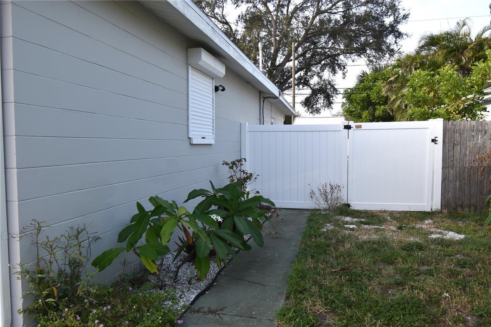 ESQUIRE MANOR - Residential