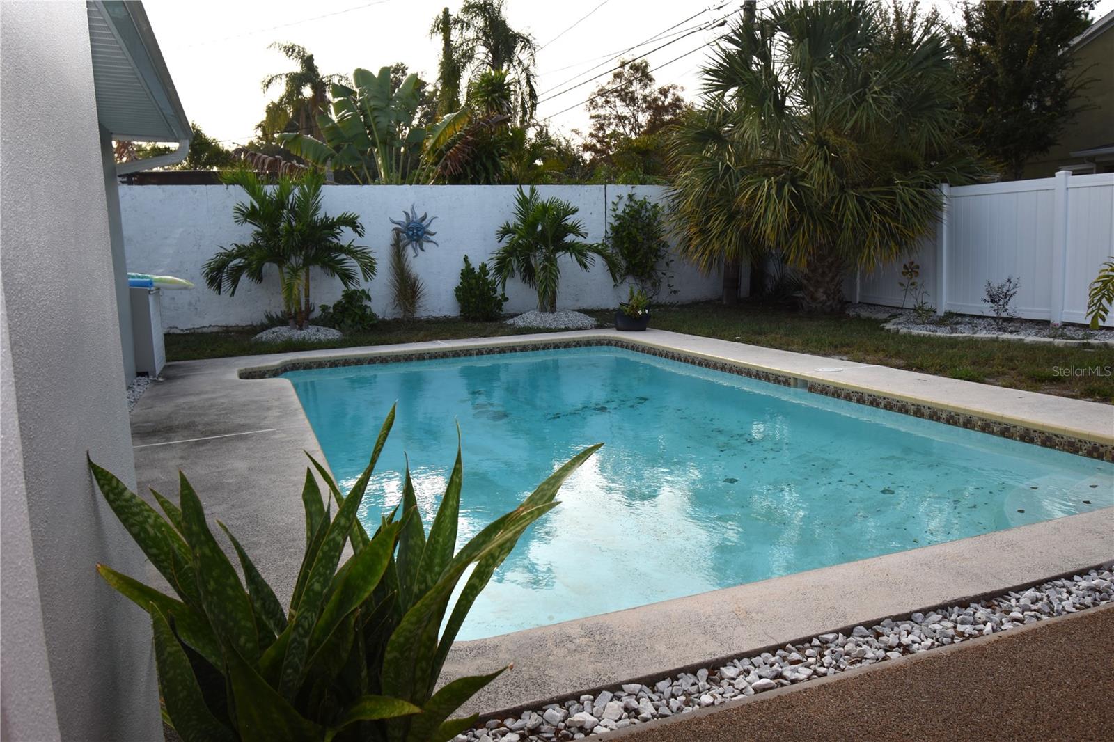 ESQUIRE MANOR - Residential