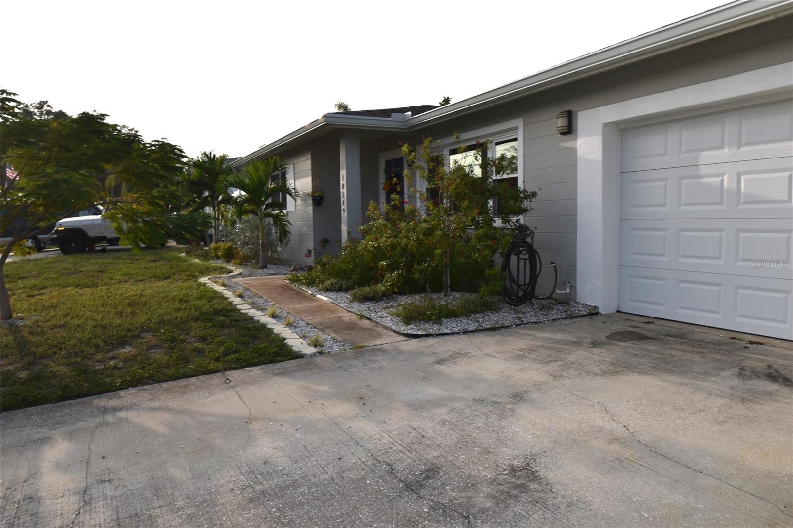 ESQUIRE MANOR - Residential