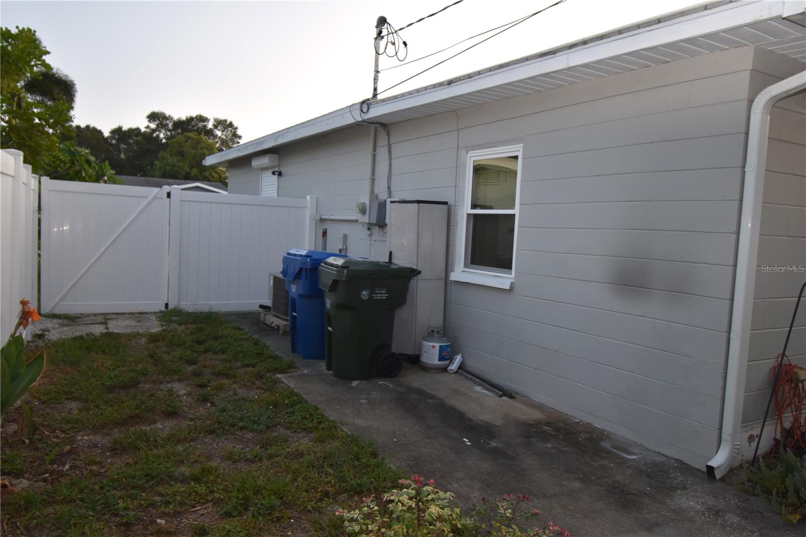 ESQUIRE MANOR - Residential