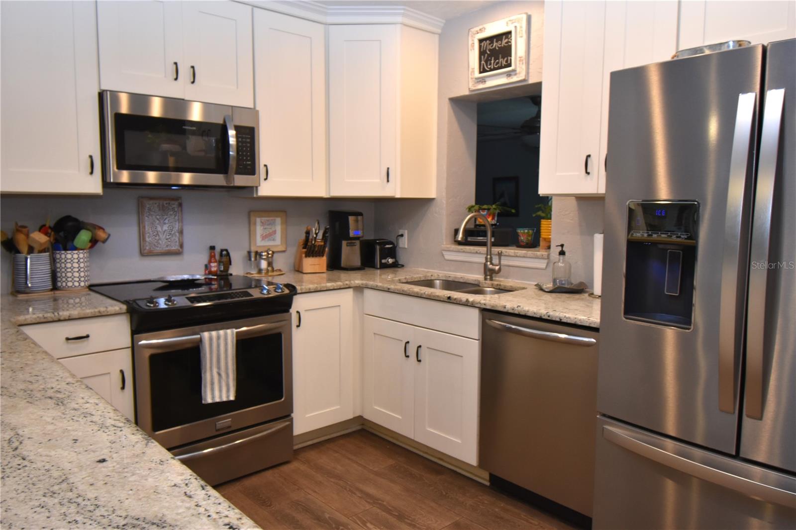 ESQUIRE MANOR - Residential