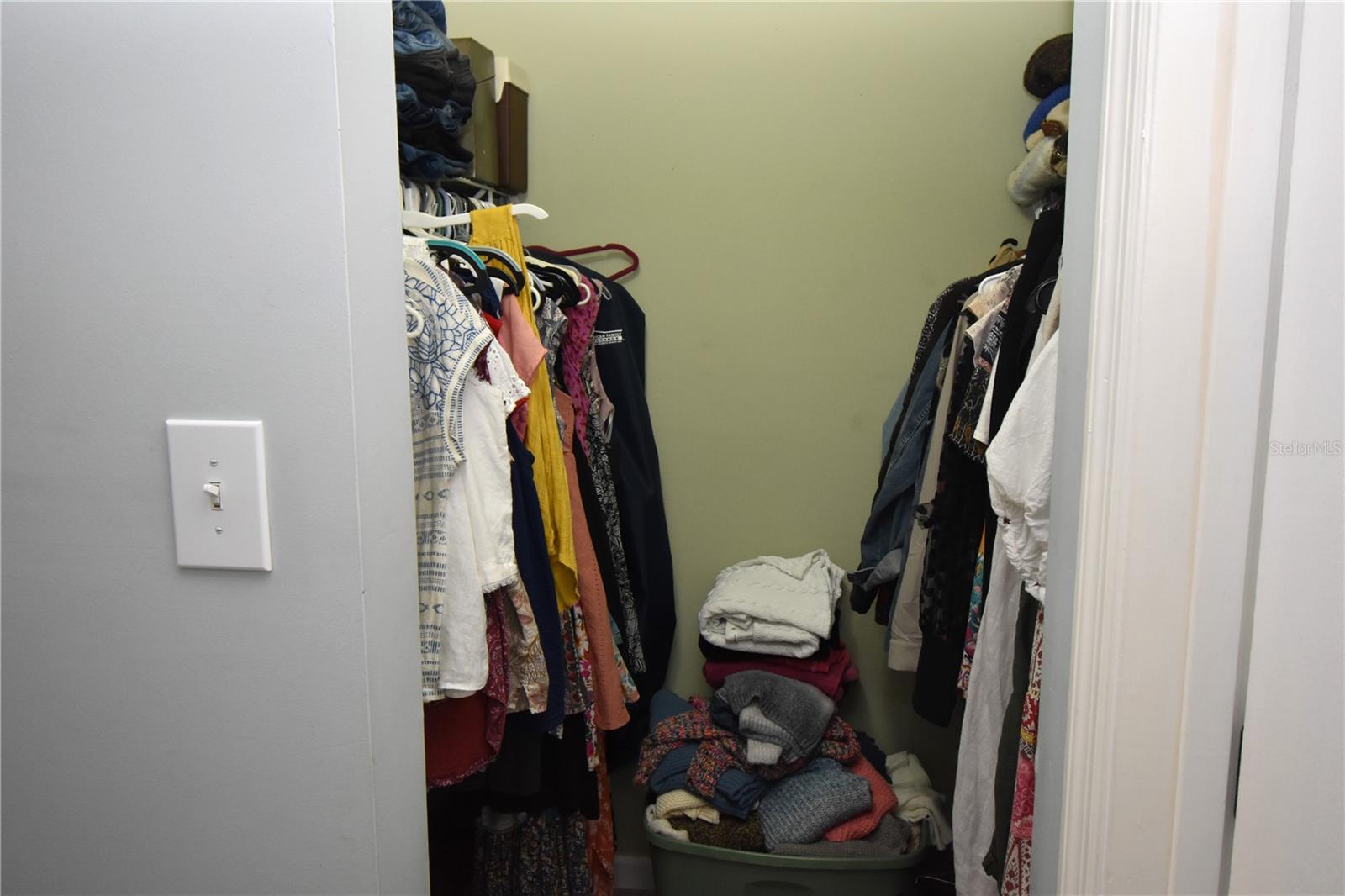 ESQUIRE MANOR - Residential