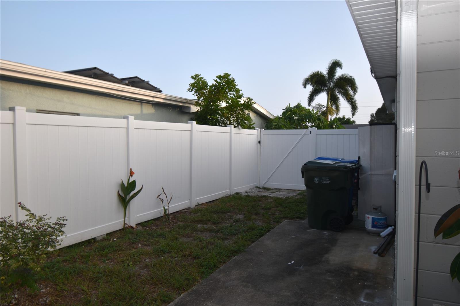 ESQUIRE MANOR - Residential