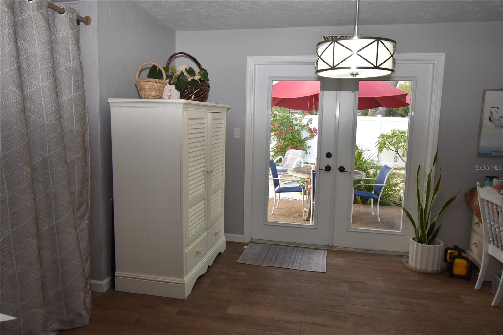 ESQUIRE MANOR - Residential