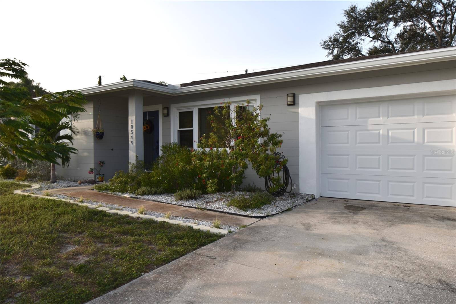 ESQUIRE MANOR - Residential