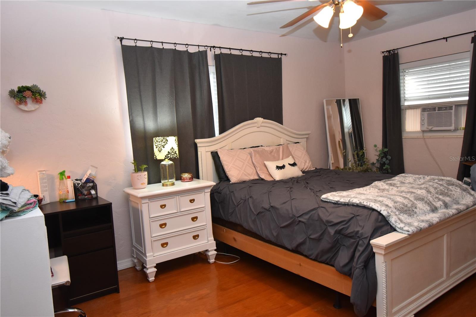 ESQUIRE MANOR - Residential