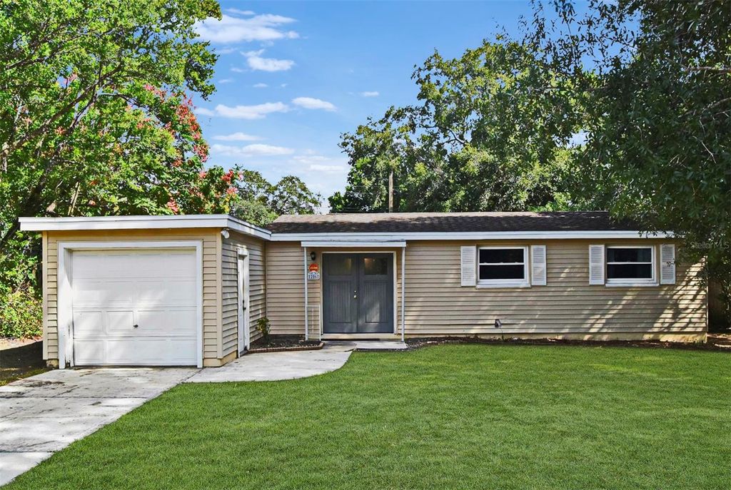 Photo of 206 E Lake Brantley Drive, Longwood, FL 32779 (MLS # O6351800)