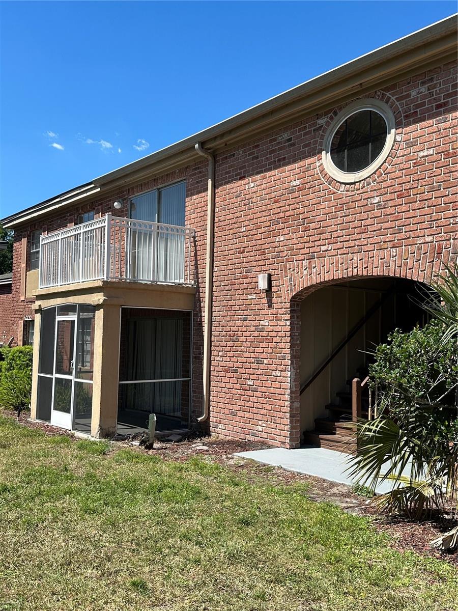 LOCATION LOCATION!!! NOW starting $1550 Spacious 2-bedroom, 1-bath apartment available for rent in the heart of Maitland! Located on the second floor, this bright and modern unit features laminate flooring throughout, updated countertops, and a contemporary kitchen with sleek finishes.
Both bedrooms are generously sized with ample closet space. The community is quiet and well-maintained, conveniently located just off Semoran Blvd, and only minutes from I-4, shops, dining, and public transportation.