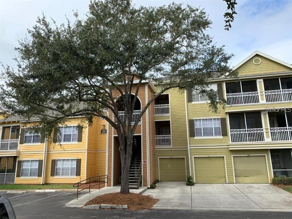 Welcome to this charming 1-bedroom, 1-bathroom condo located in the desirable Park Central community. Situated on the third floor, this unit features high ceilings, plenty of natural light, a functional layout, and a breakfast bar that opens to the living area—perfect for relaxing or entertaining.
The gated community offers resort-style amenities, including a lagoon-style pool, full gym, tennis courts, 24-hour security, an on-site restaurant, business center, and more. Whether you're looking to live in or invest, this condo is a smart choice.
Conveniently located just minutes from The Mall at Millenia, Universal Studios, supermarkets, dining, and major highways.
Priced to sell and move-in ready—start enjoying or generating income from day one!
Schedule your showing today!