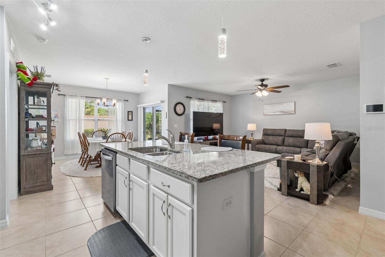 LAKES/LAUREL HLNDS PH 1E - Residential