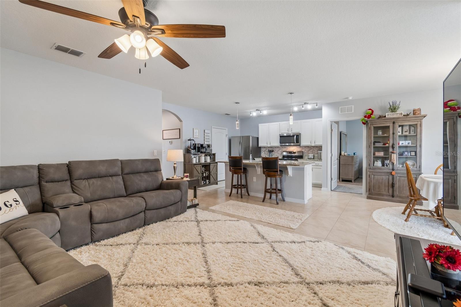 LAKES/LAUREL HLNDS PH 1E - Residential