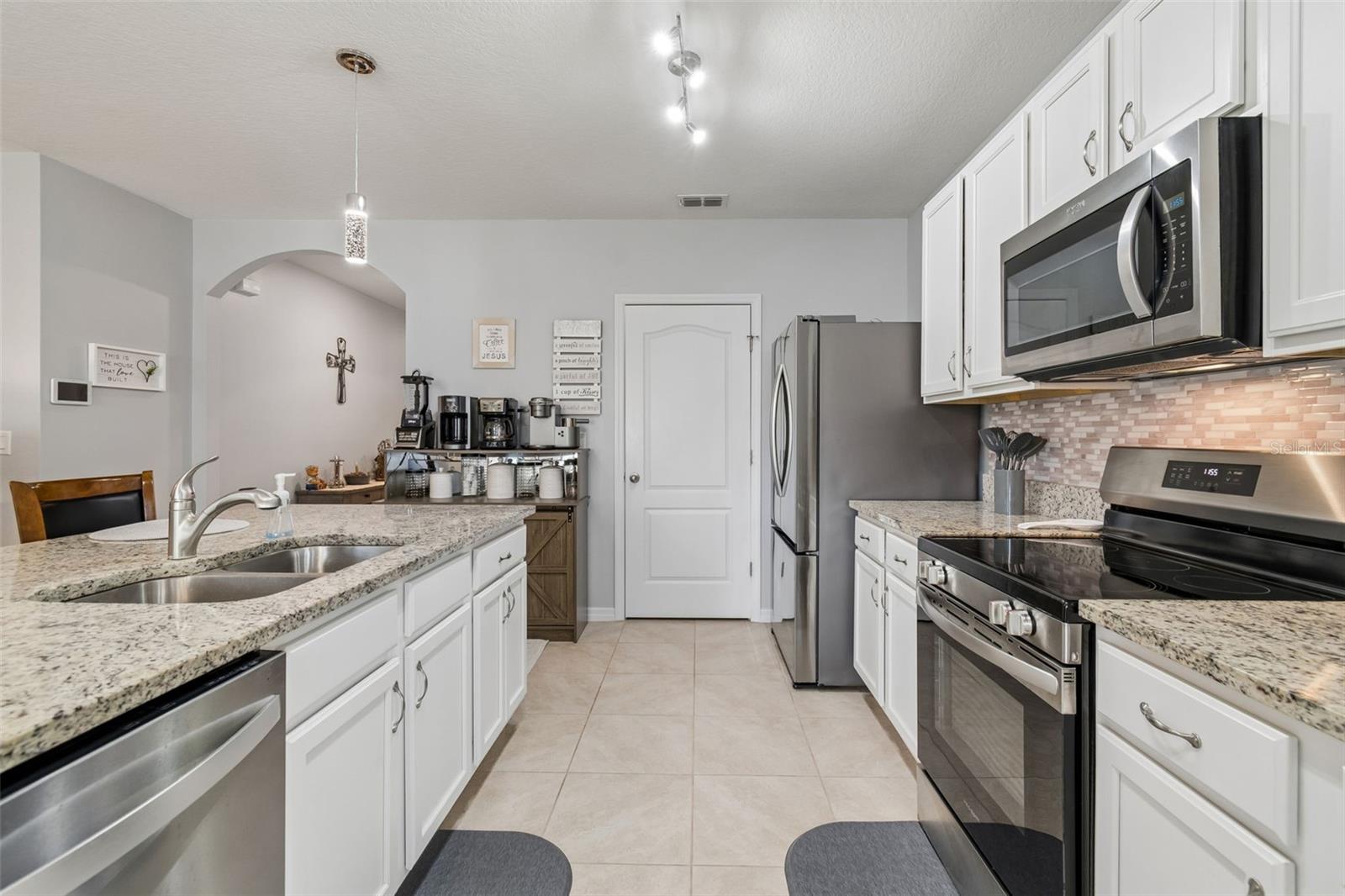 LAKES/LAUREL HLNDS PH 1E - Residential