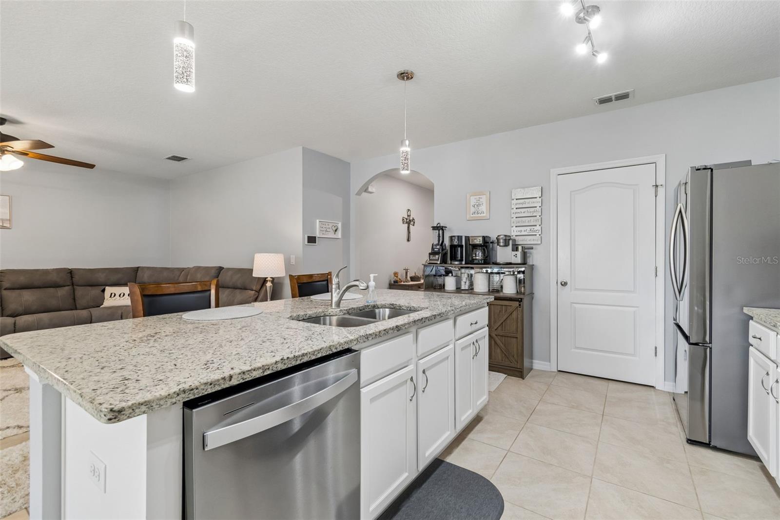 LAKES/LAUREL HLNDS PH 1E - Residential