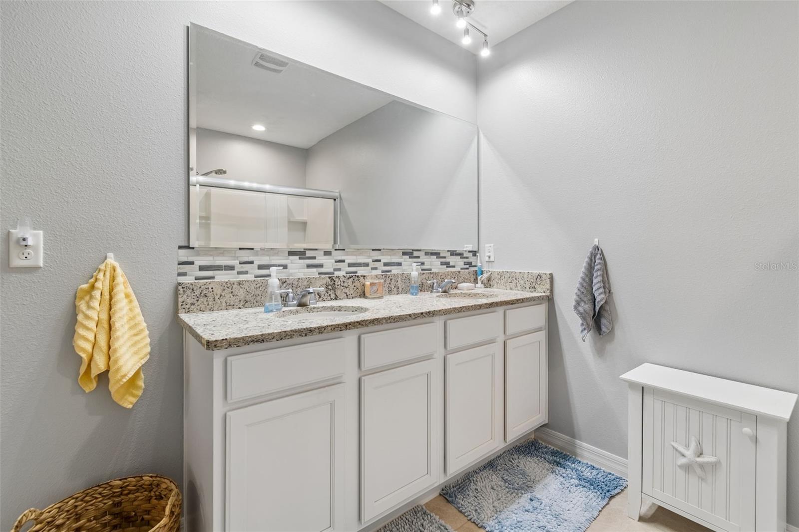 LAKES/LAUREL HLNDS PH 1E - Residential