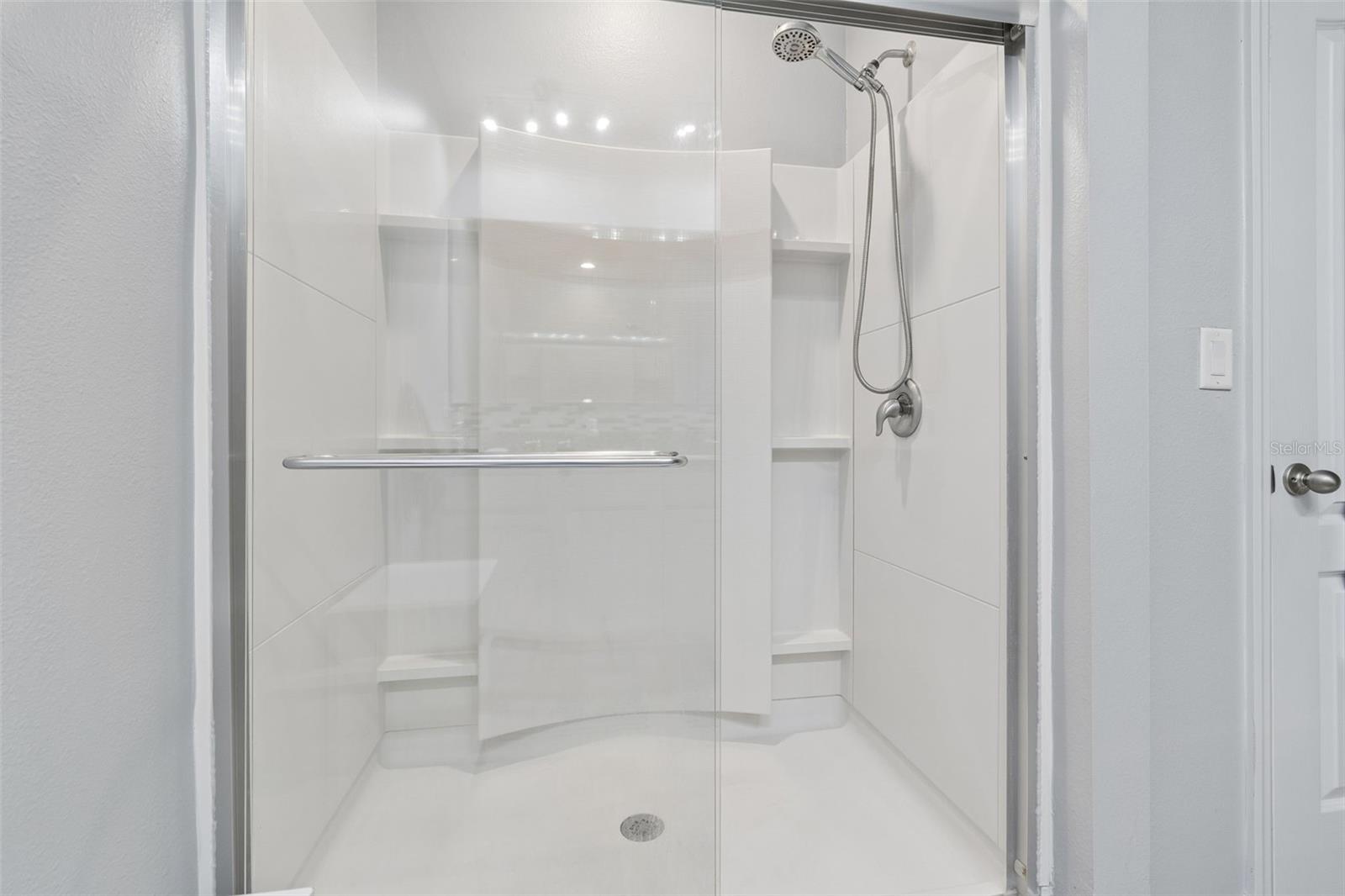 LAKES/LAUREL HLNDS PH 1E - Residential