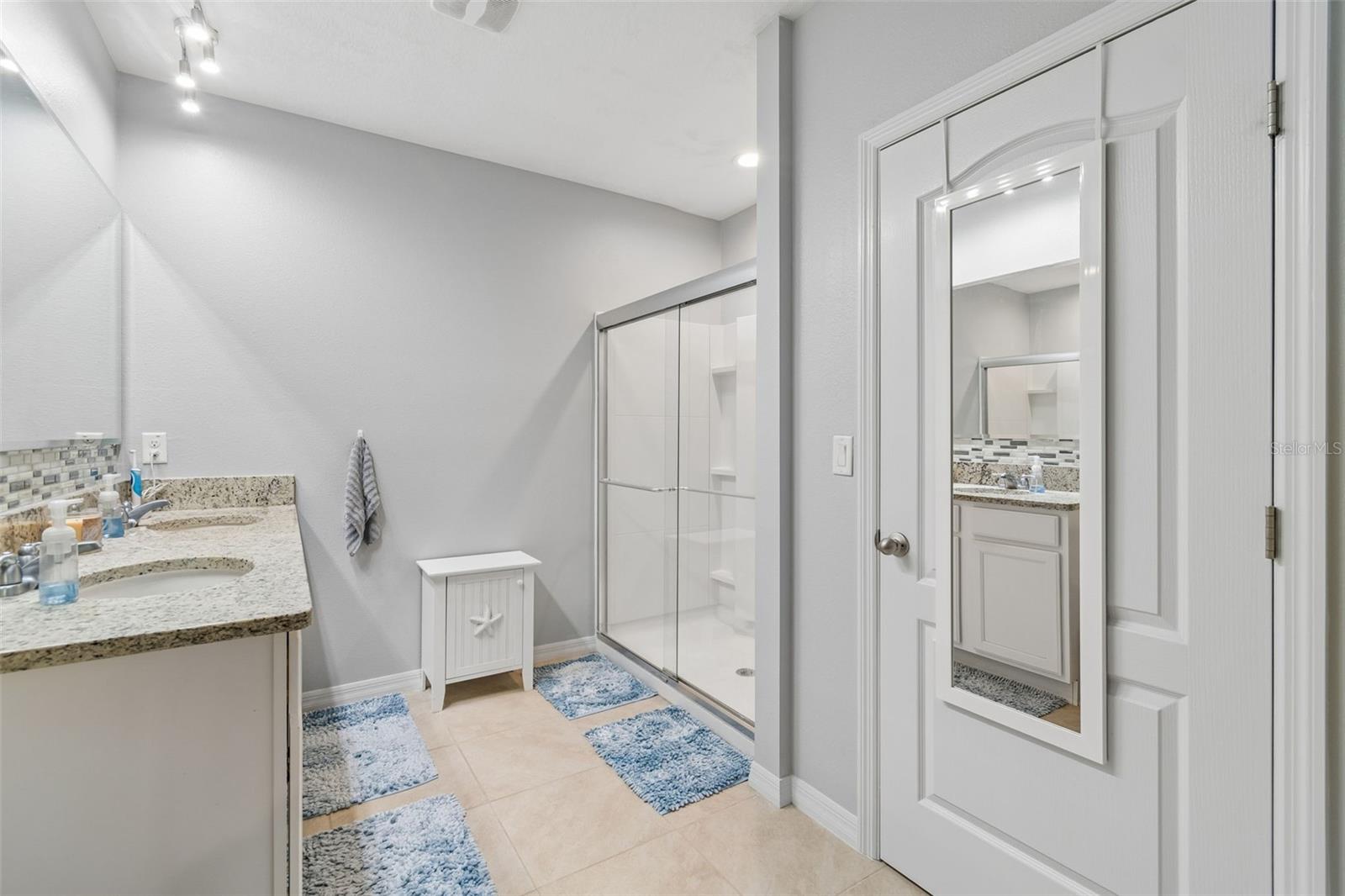 LAKES/LAUREL HLNDS PH 1E - Residential