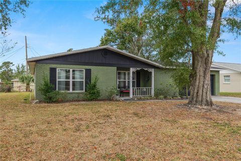 A home in LAKELAND