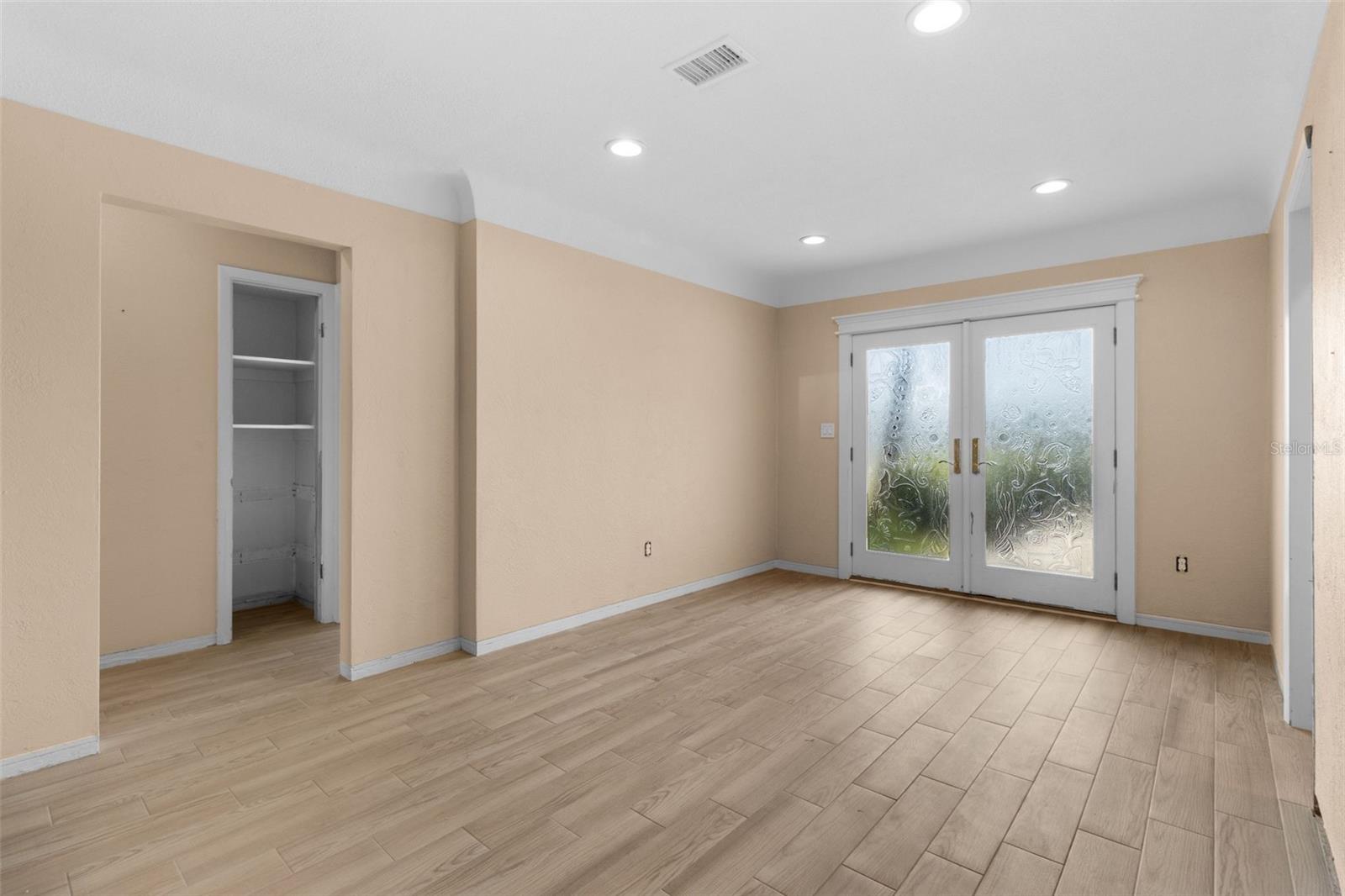 543 CRYSTAL DRIVE
