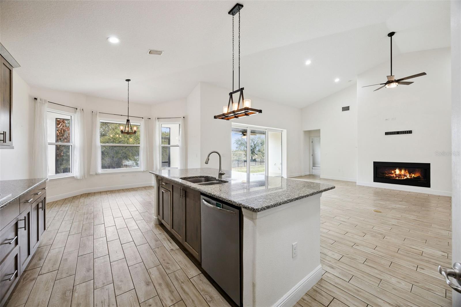 GROVELAND EAGLE POINTE PH 01 - Residential