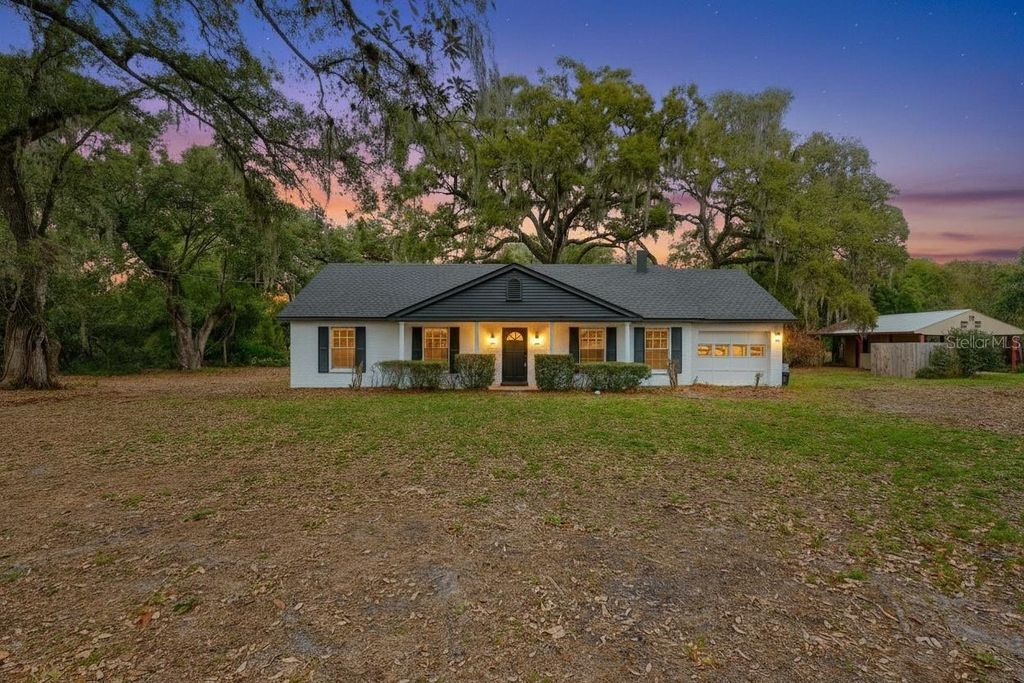 Photo of 1220 Vinewood Drive, Seffner, FL 33584 (MLS # TB8486633)