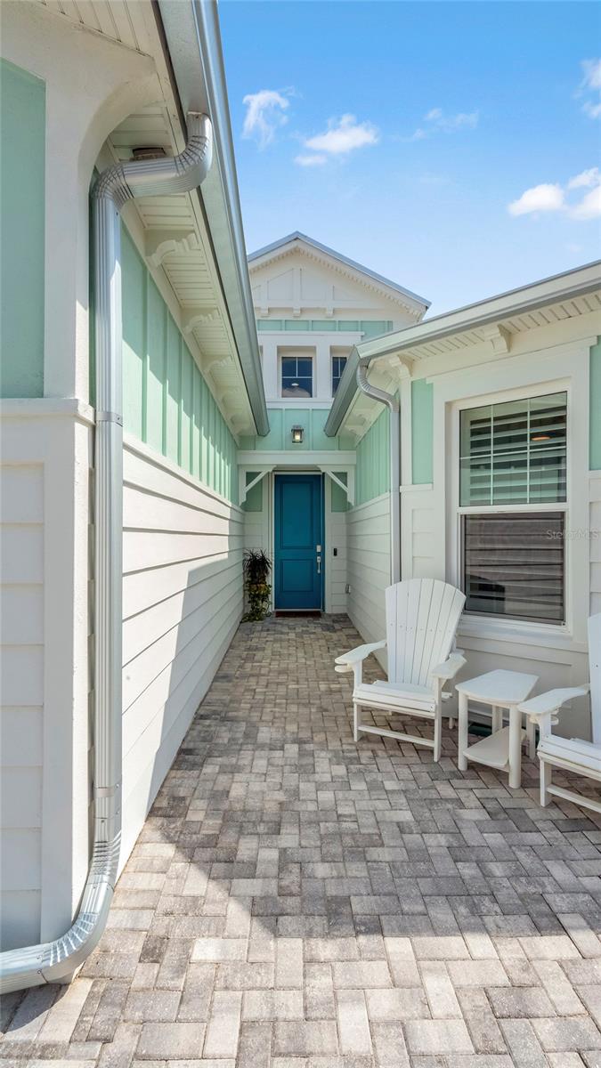 733 MARGARITAVILLE AVENUE