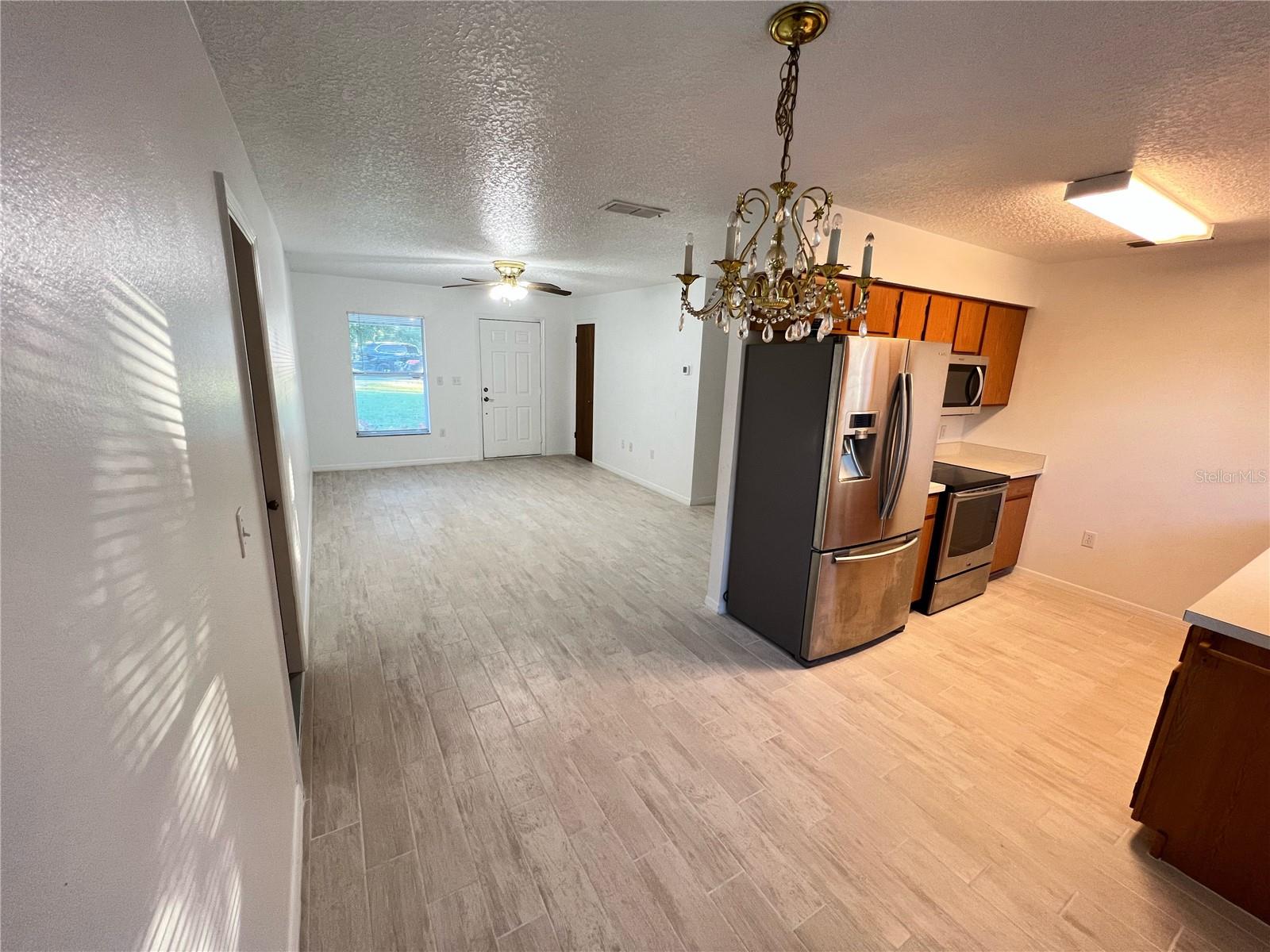 33 LAKEVIEW COURT
