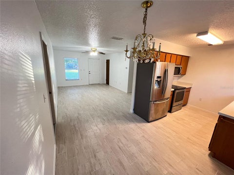 33 Lakeview Court, Mascotte, FL 34753