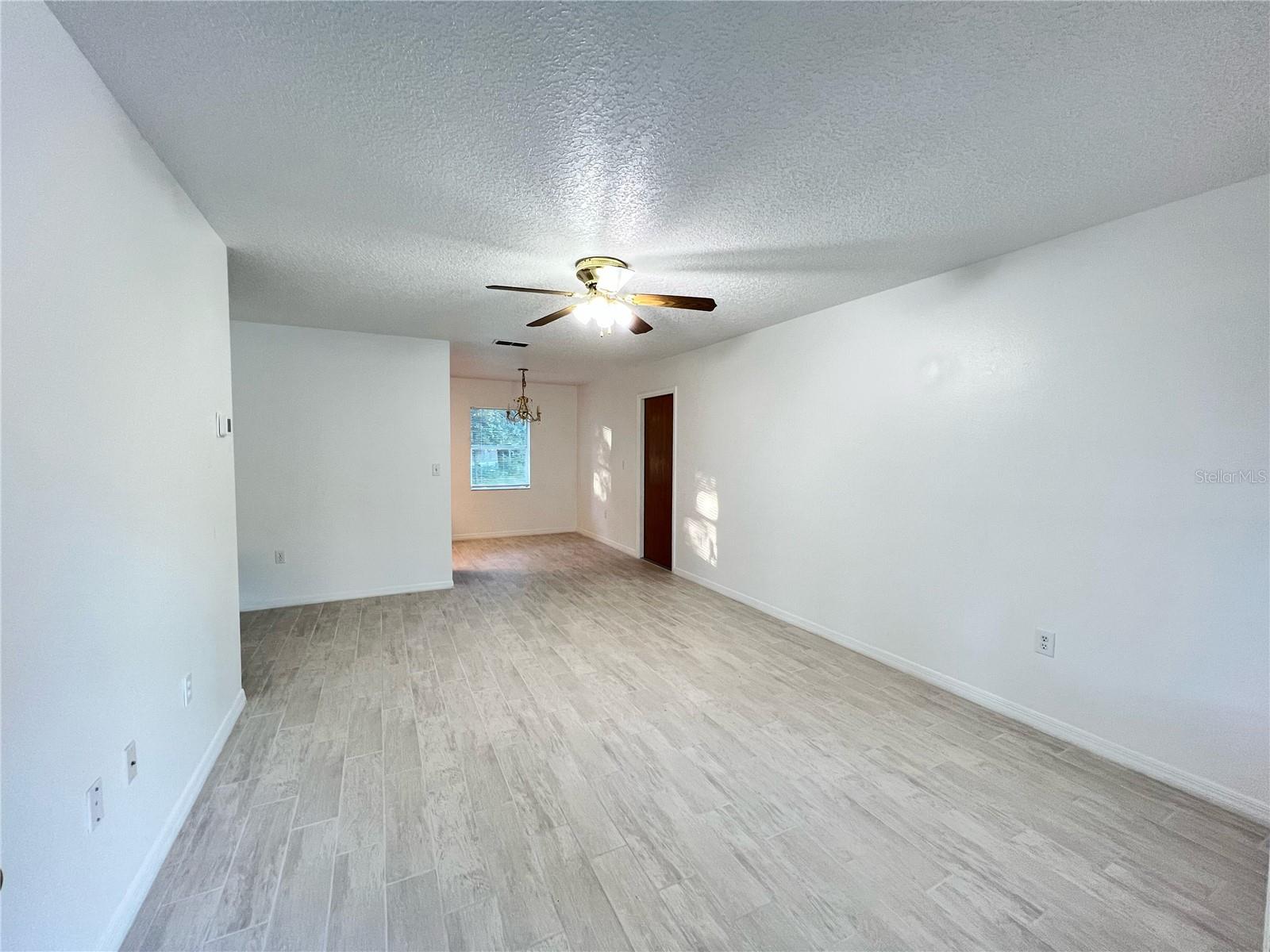 33 LAKEVIEW COURT
