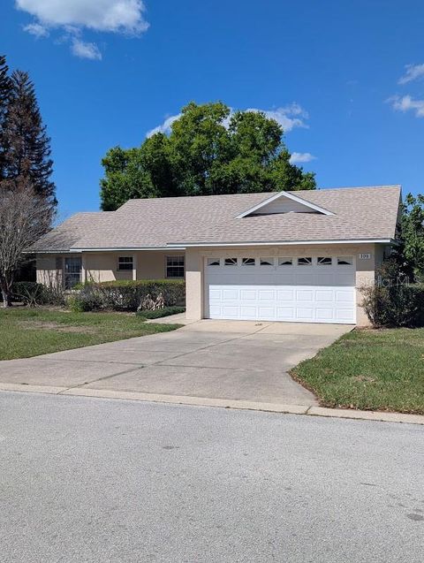 Photo of 108 Twin Lake Circle, Umatilla, FL 32784 (MLS # V4947781)