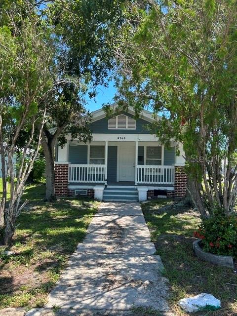Corner lot, single family home that is MOVE IN READY! Perfect first time home buyer or investor that is ready to take the keys! Roof is solid (2020 and 2025)! We just added new paint, floors and totally updated bathroom with new kitchen counters! This super cute house that sits on a corner lot with a spacious detached garage. The lay out in this house is spacious and seems bigger then it really is! You will not be disappointed!