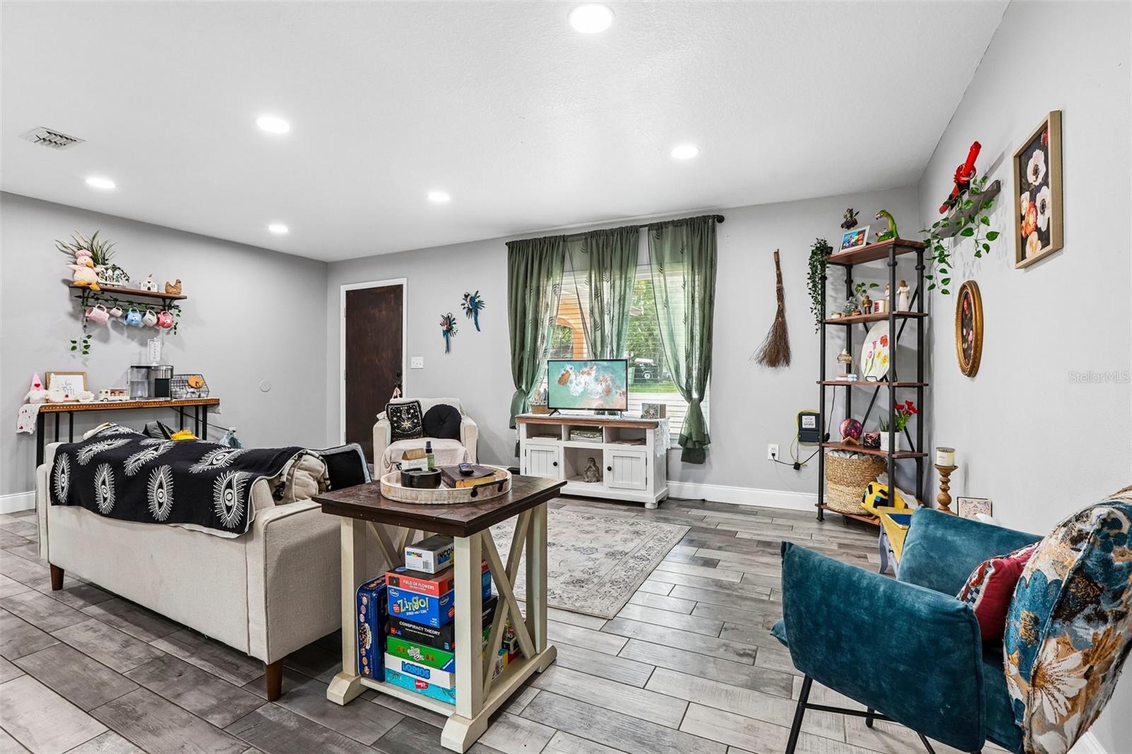 SPRING HILL - Residential