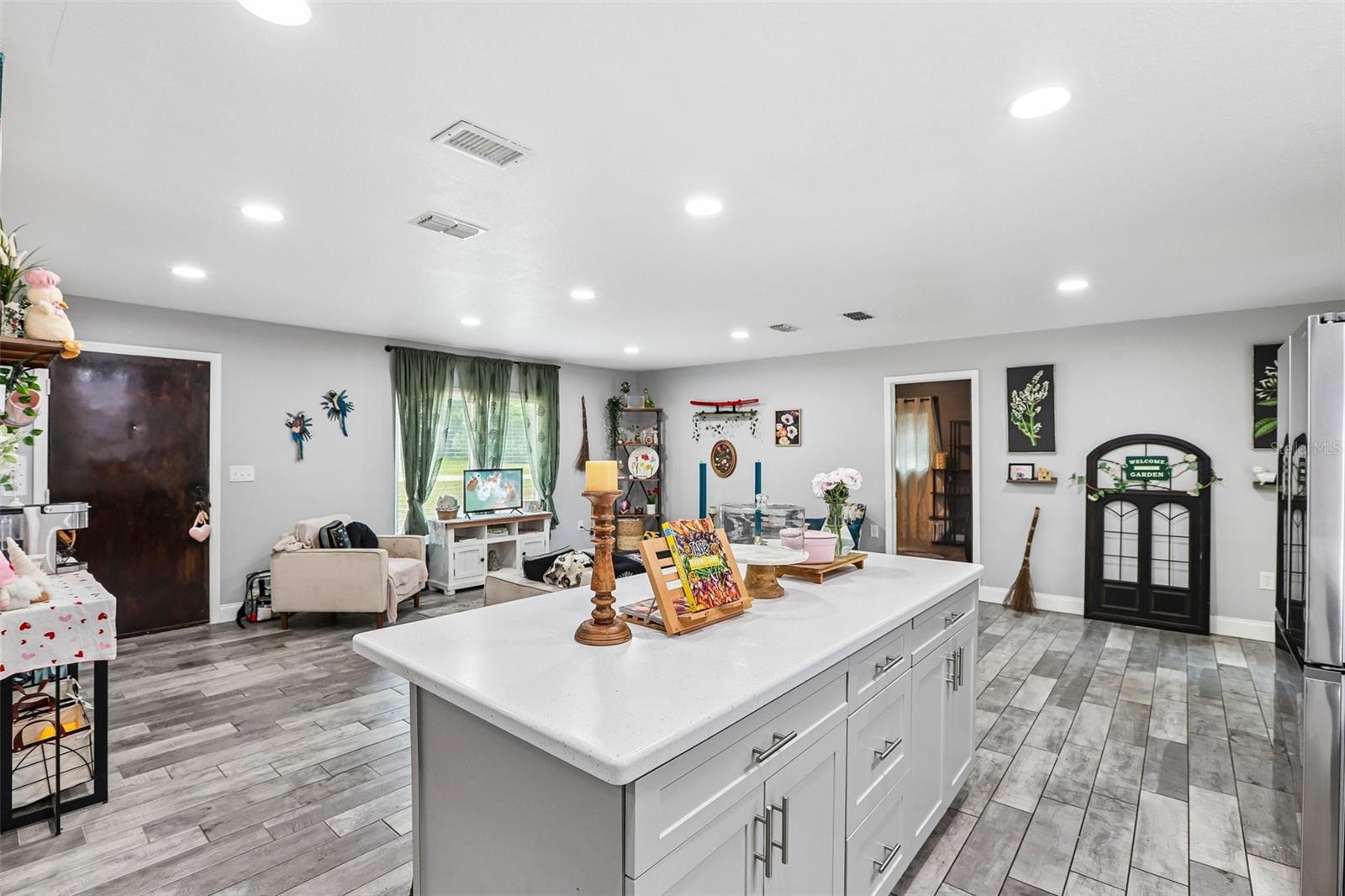 SPRING HILL - Residential