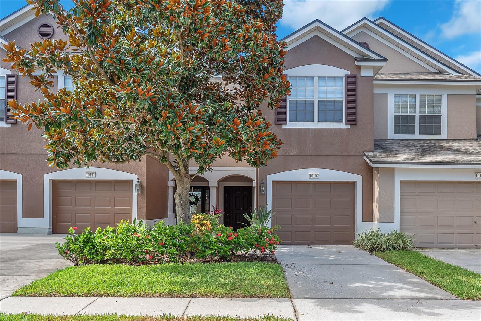 SELLERS OFFERING CLOSING COST ASSISTANCE! Gorgeous 3BR/2.5BA townhome with 1-car garage located in a desirable gated community in Riverview. This spacious home is situated on a premium waterfront lot—enjoy peaceful views and wildlife from your private screened lanai. The open-concept floorplan is perfect for entertaining, featuring a remodeled kitchen with stainless steel appliances, tile backsplash, island with seating, and a large pantry.
Main level includes ceramic tile in the bath, laminate flooring in the kitchen, living/dining areas, and a convenient guest powder bath. Upstairs offers a split-bedroom layout with vaulted ceilings, ceiling fans, and laundry closet. The primary suite boasts a walk-in closet, tranquil water view, garden tub, and dual vanity. Additional features include an upstairs storage closet and EV charger in the garage, epoxy flooring, wall slats and shelving.
Low-maintenance living with HOA covering internet, cable, water/sewer, trash, roof, exterior maintenance, lawn care, and pest control. Community amenities include 2 pools and 3 gated entries. Centrally located near shopping, dining, and major highways. Move-in ready and priced to sell—schedule your showing today!