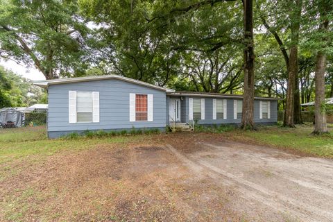 Photo of 14215 NW 142nd Place, Alachua, FL 32615 (MLS # OM721213)