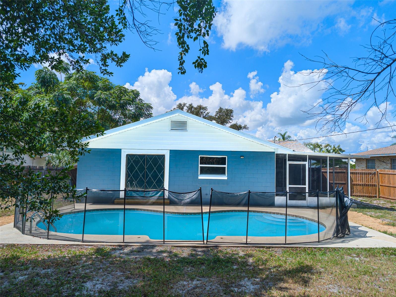 830 N SUNSET DRIVE