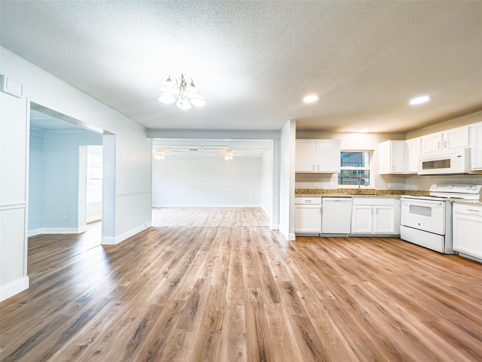 830 N SUNSET DRIVE