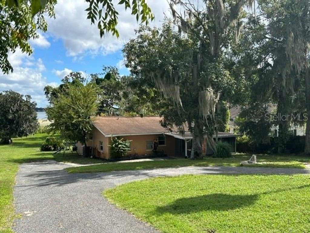 Photo of 2316 N Griffin Drive, Leesburg, FL 34748 (MLS # G5103447)