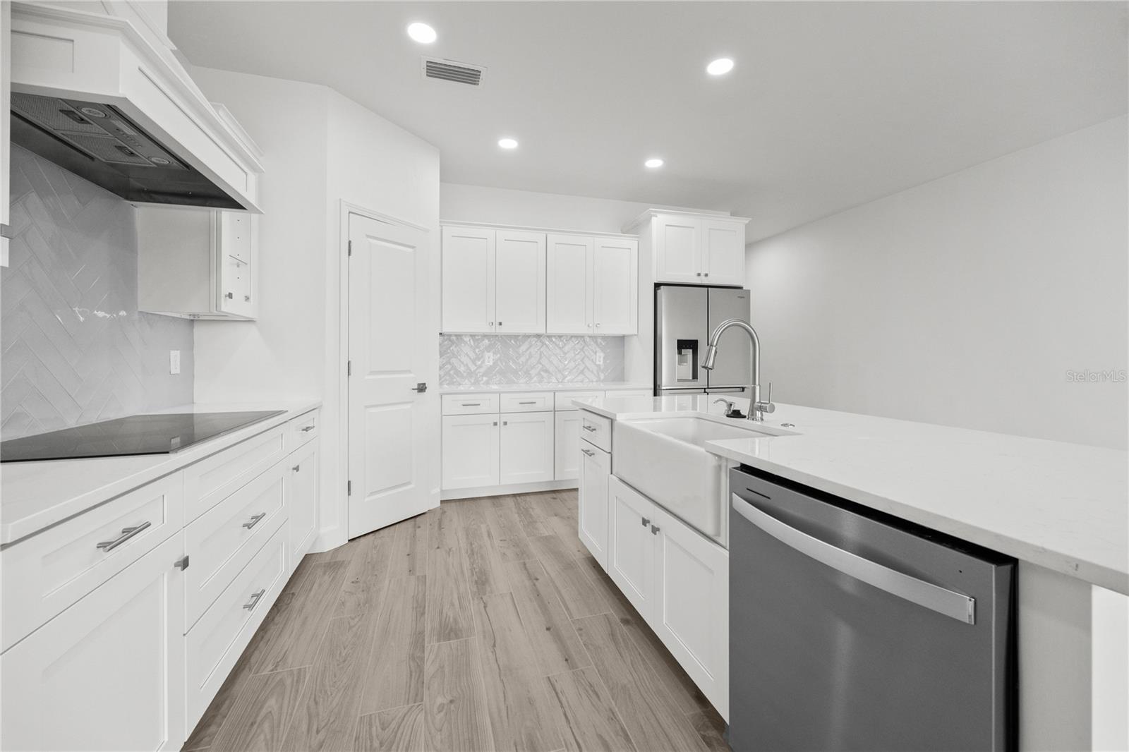 GRAND OAKS AT TOWER - Residential