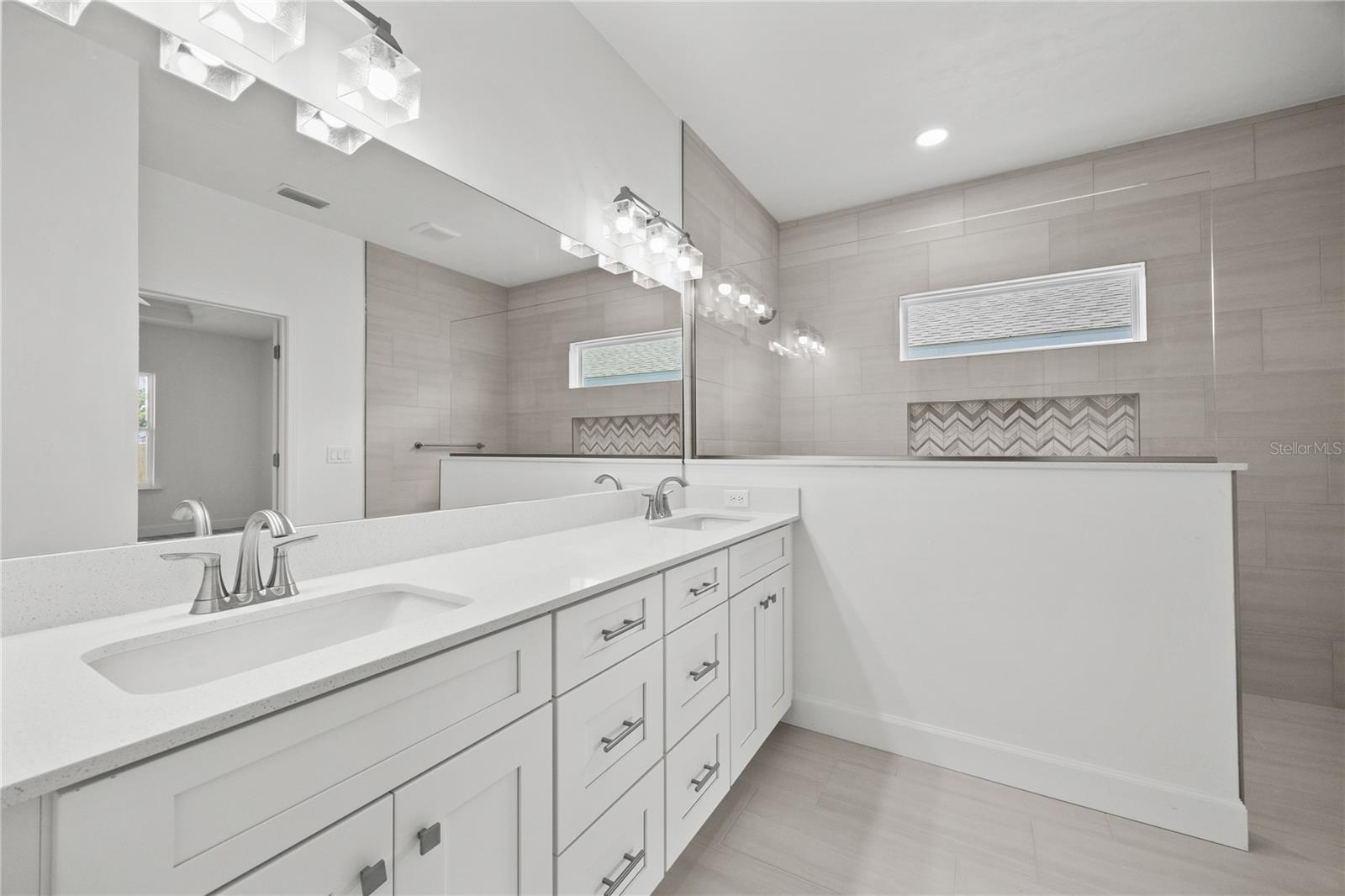 GRAND OAKS AT TOWER - Residential