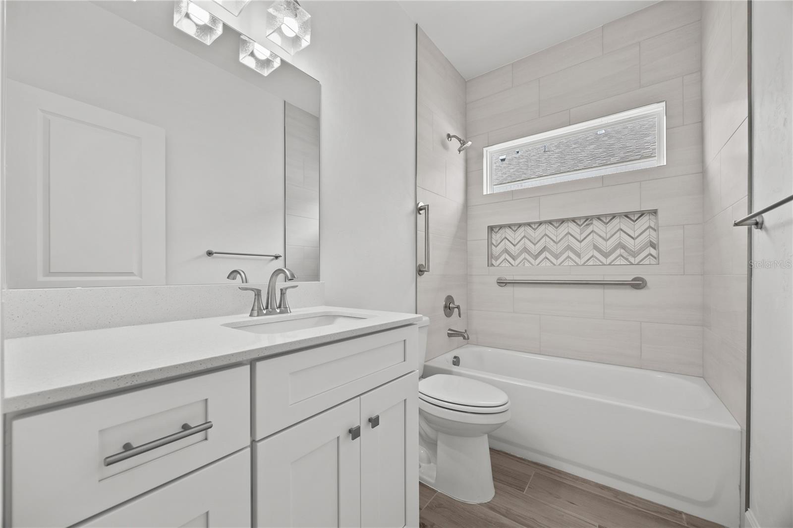 GRAND OAKS AT TOWER - Residential