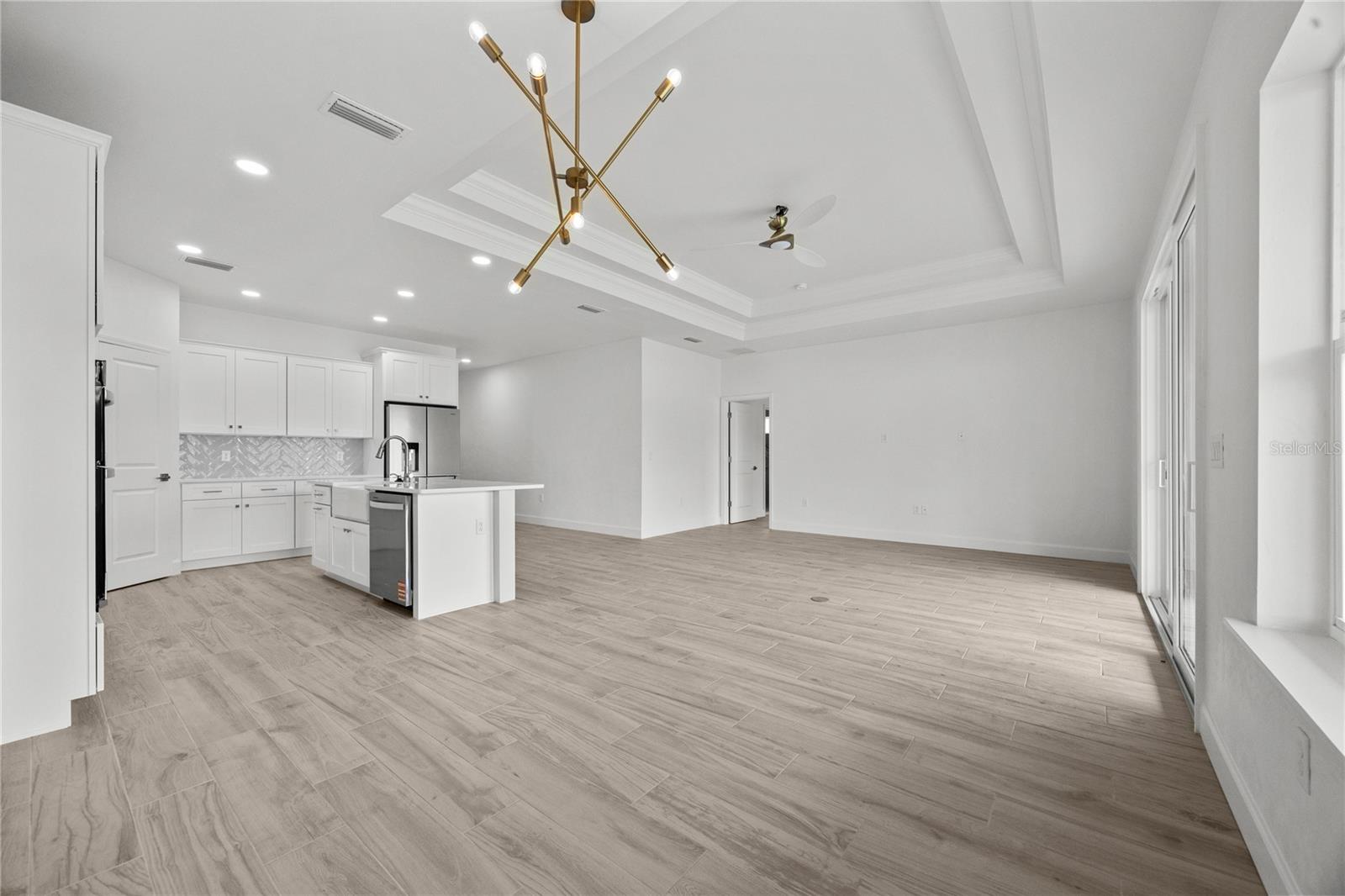 GRAND OAKS AT TOWER - Residential