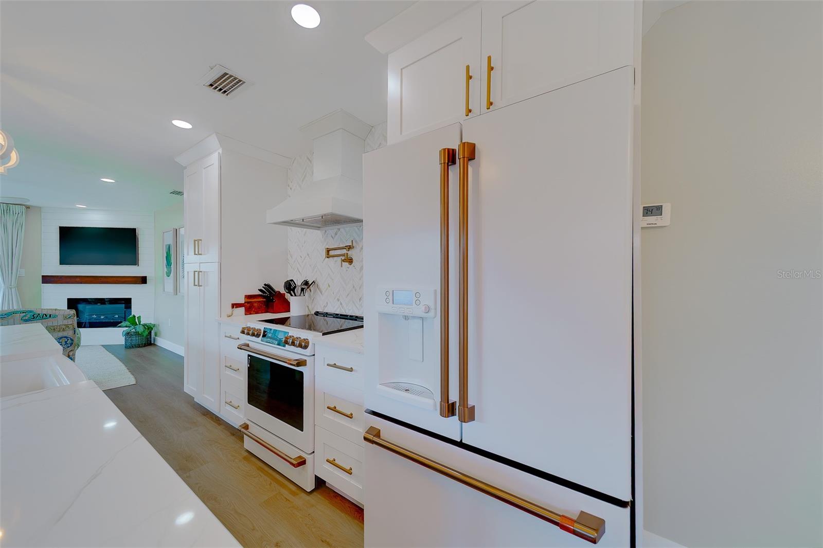 HUDSON BEACH ESTATES - Residential