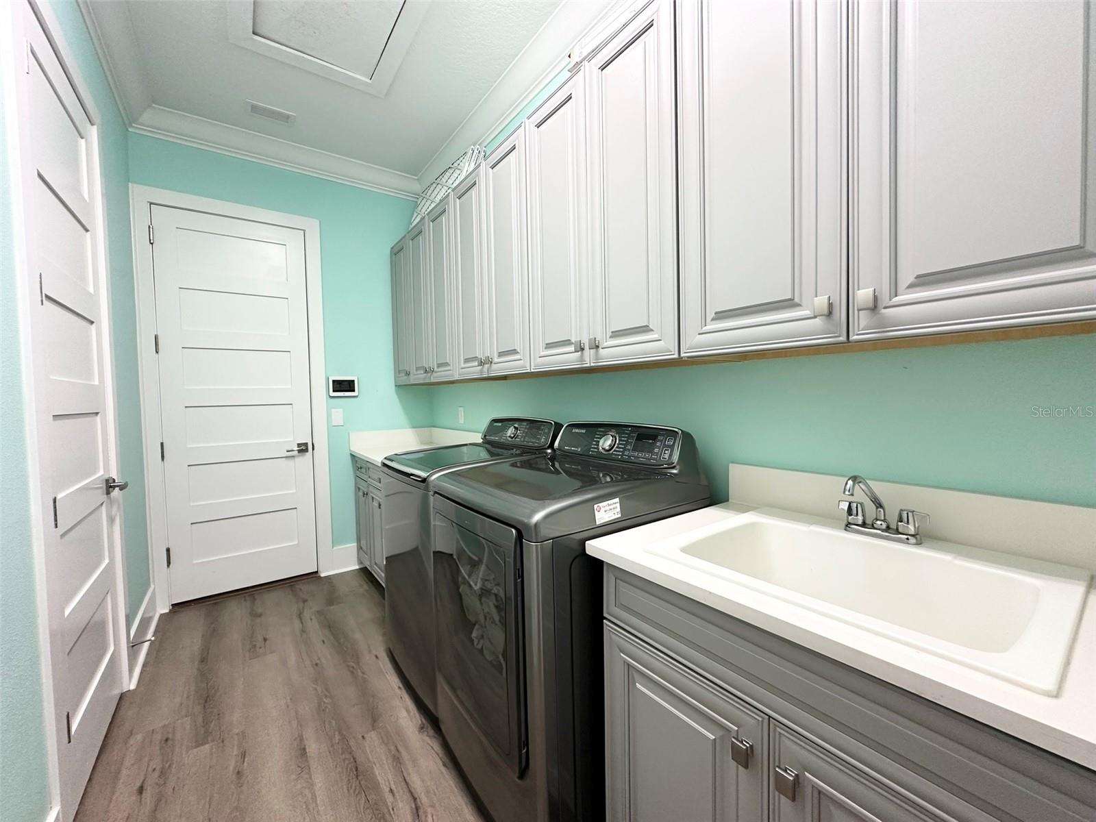 SANCTUARY COVE - Residential