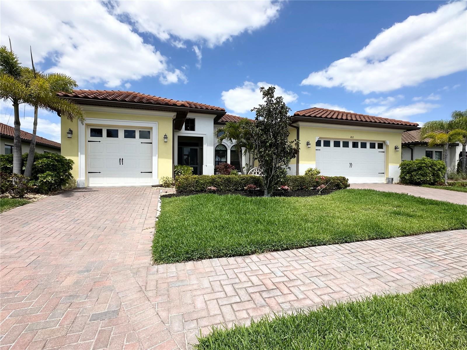 SANCTUARY COVE - Residential