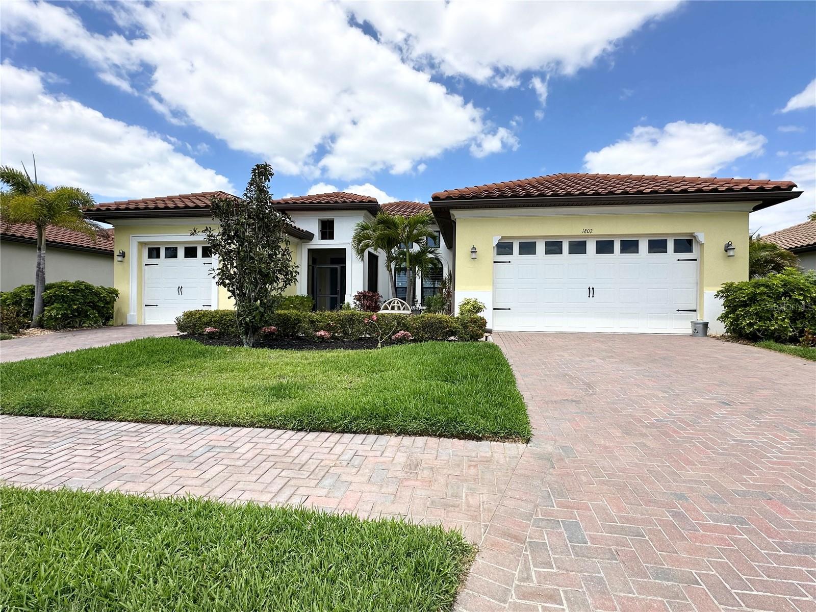 SANCTUARY COVE - Residential