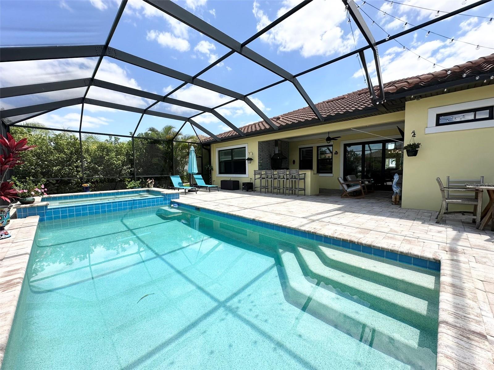 SANCTUARY COVE - Residential