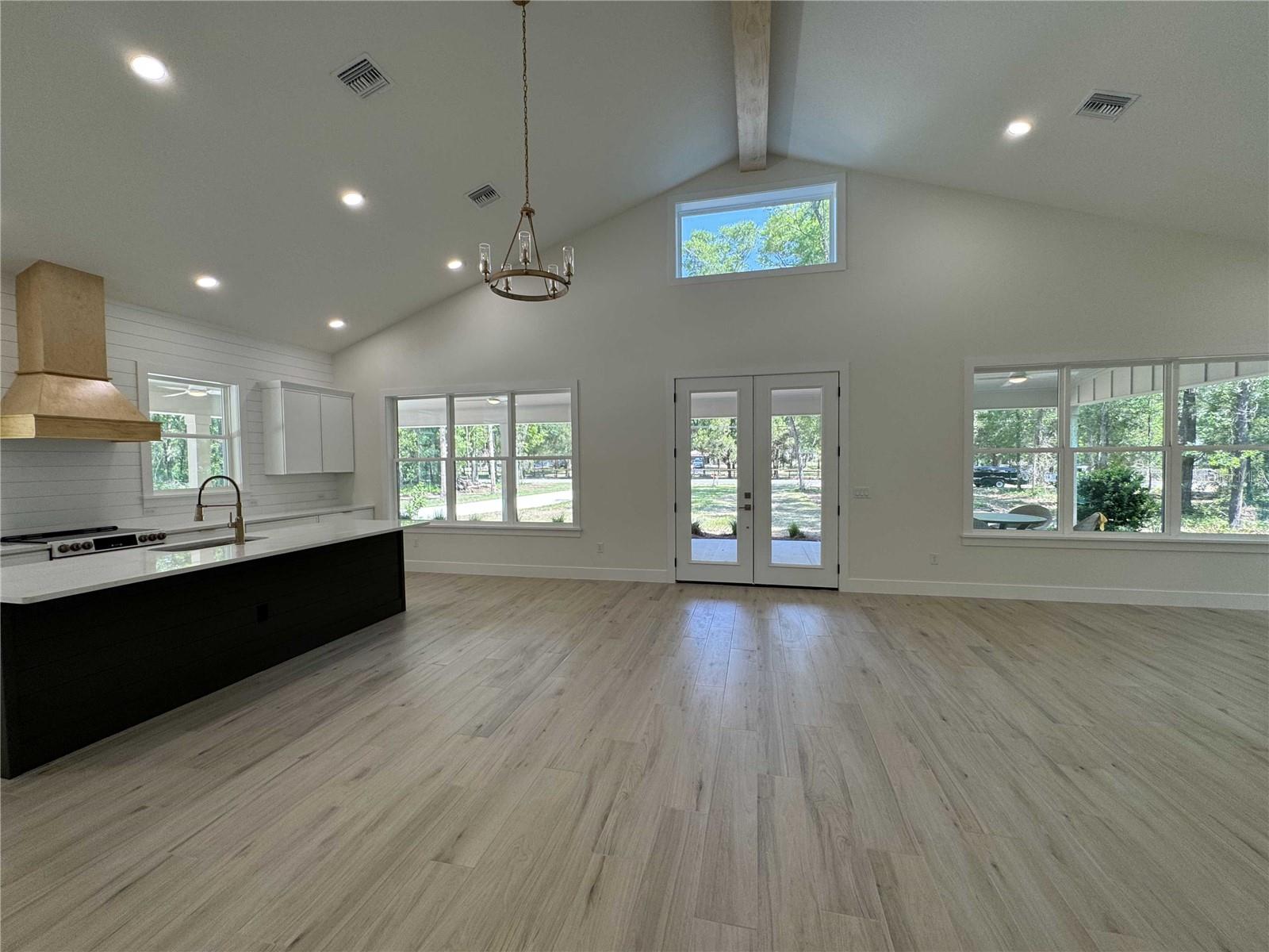 LAKE TROPICANA RANCHETTES - Residential
