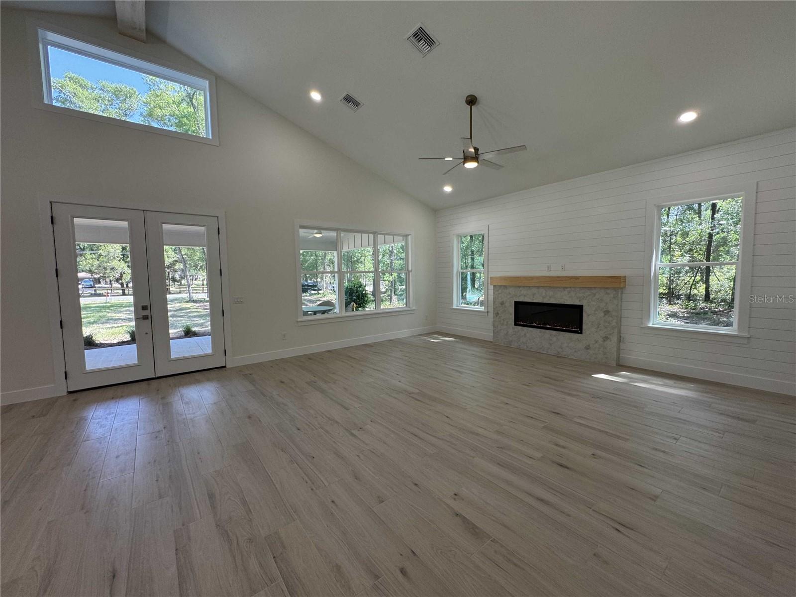 LAKE TROPICANA RANCHETTES - Residential