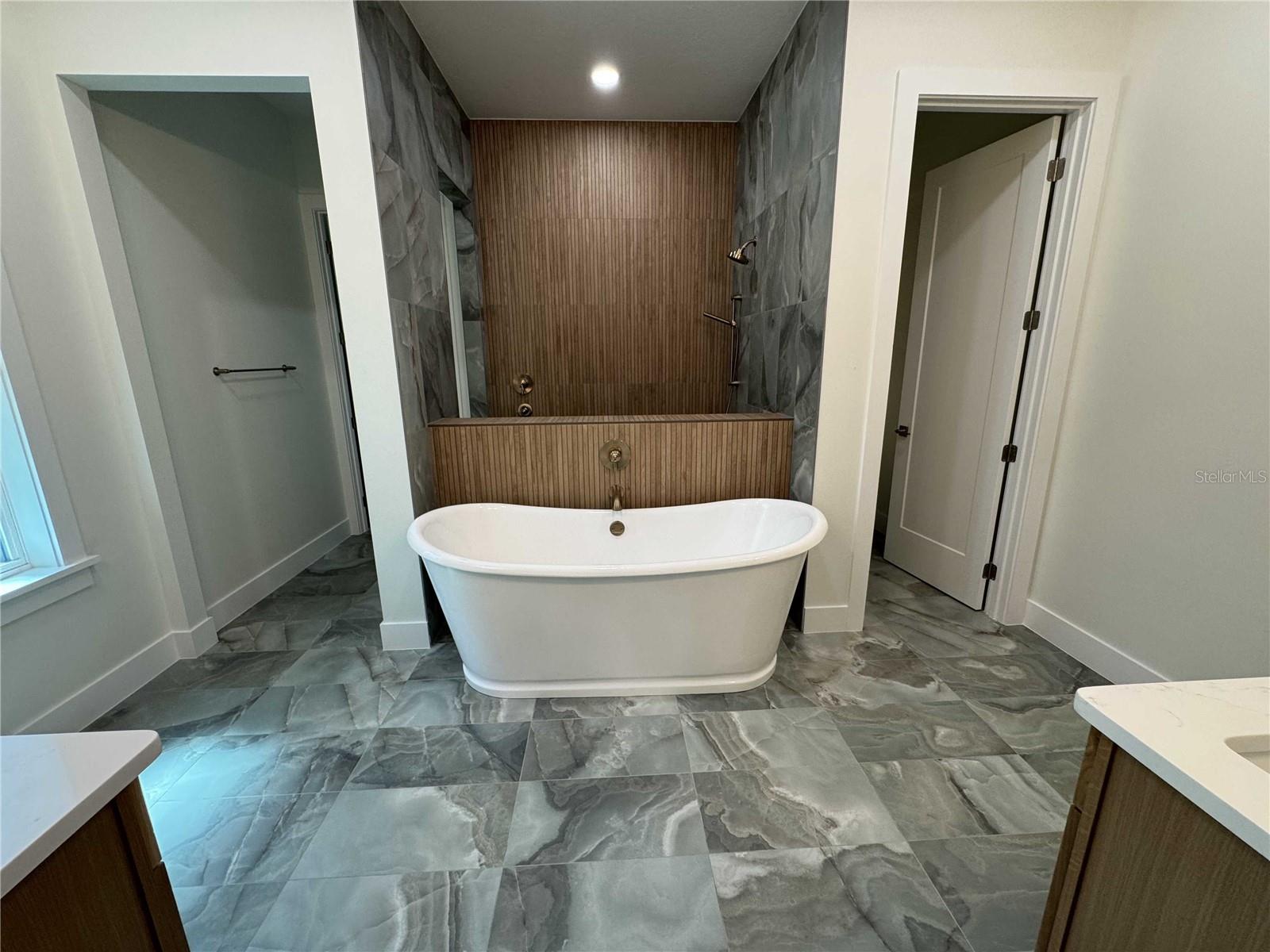 LAKE TROPICANA RANCHETTES - Residential
