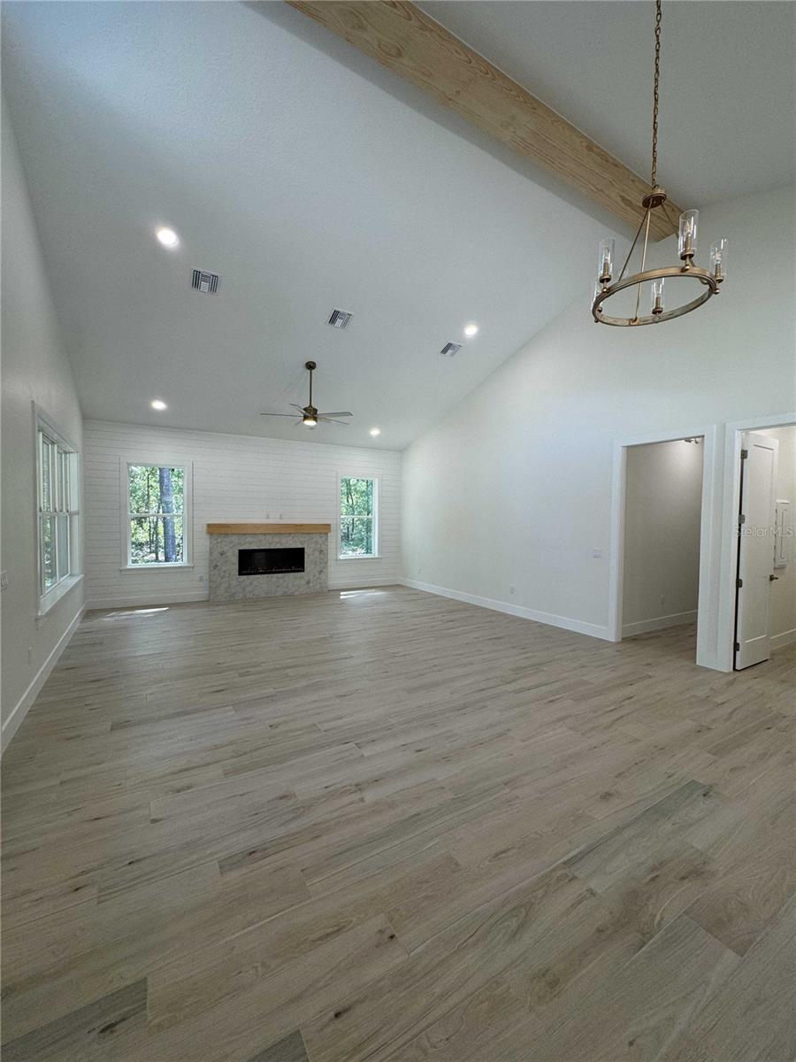 LAKE TROPICANA RANCHETTES - Residential